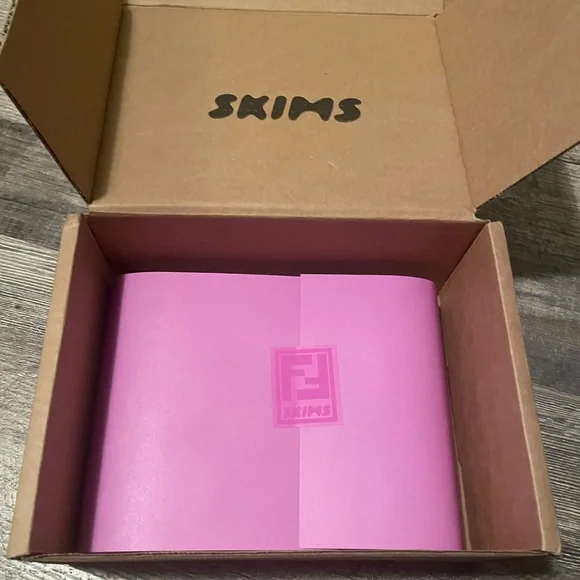 Fendi X Skims Bodysuit high neck California medium - Picture 3 of 5